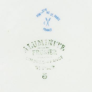 Service pieces, 91 pcs, mostly Porcelain de Paris.