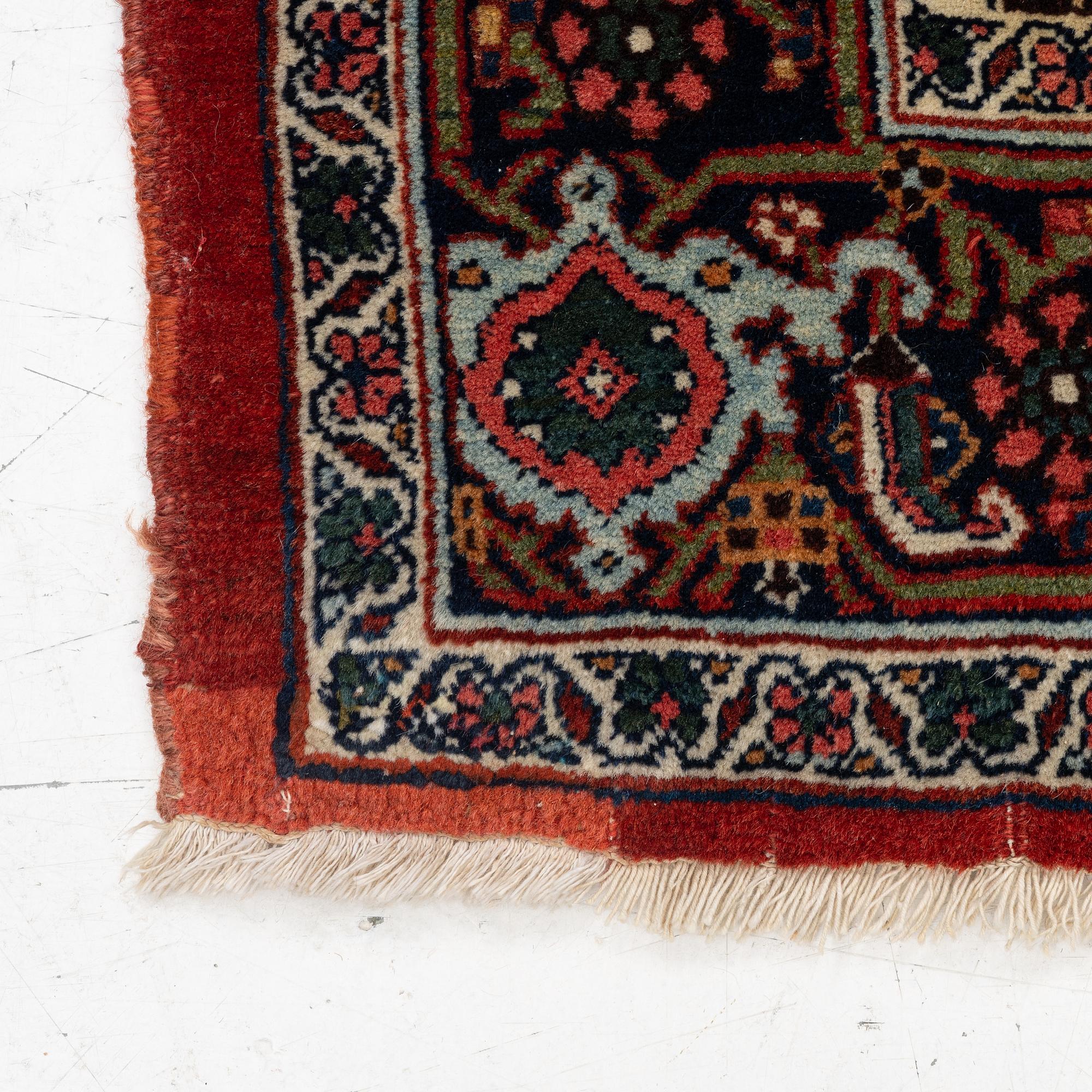 Carpet, oriental, approx. 198 x 138 cm.