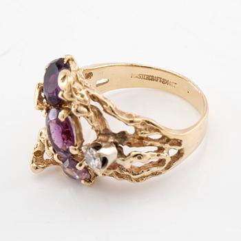 14K gold ring with amethysts and a round brilliant-cut diamond.