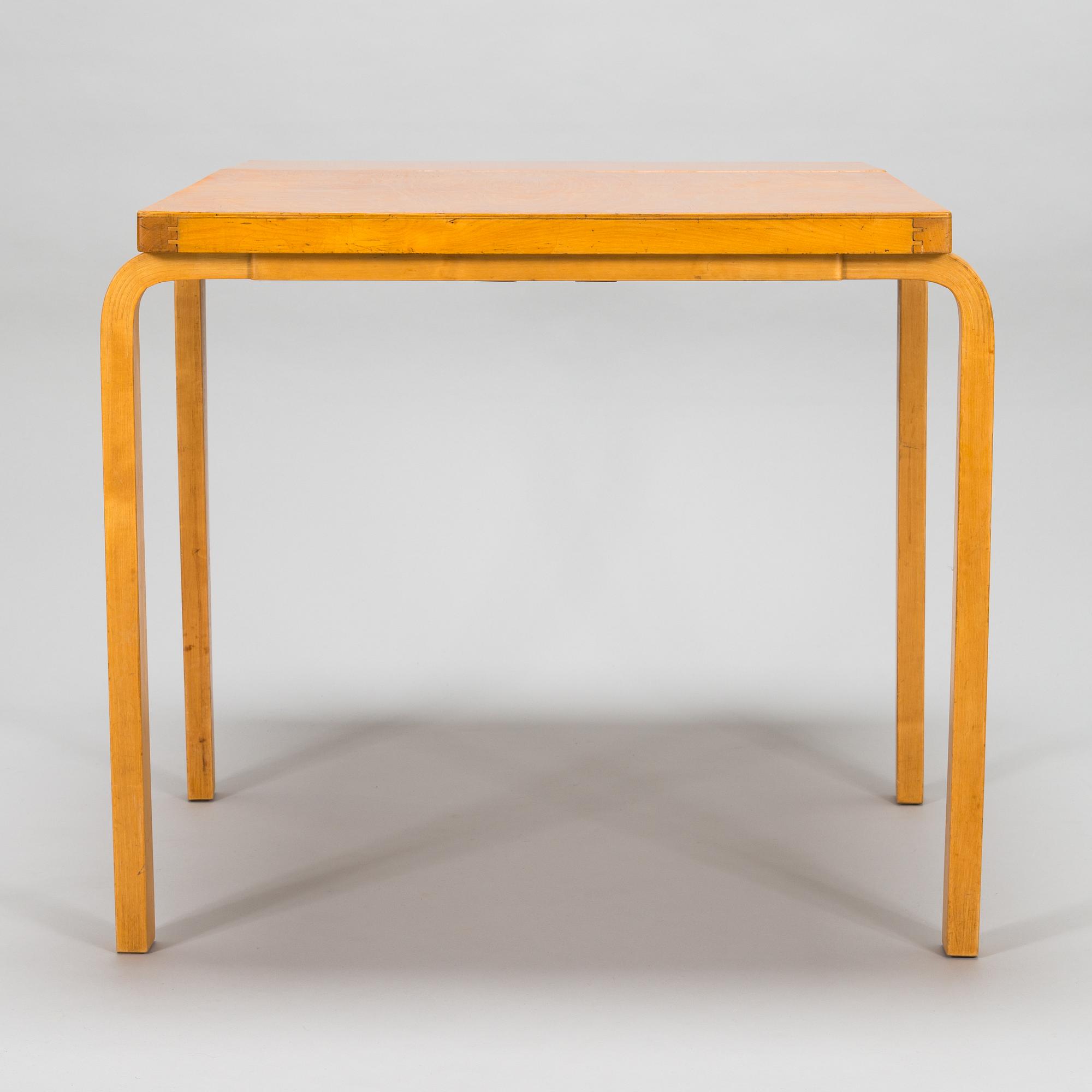 Alvar Aalto, klahvipöytä "DL85", O.Y. Huonekalu- ja Rakennustyötehdas A.B. 1900-luvun puoliväli.