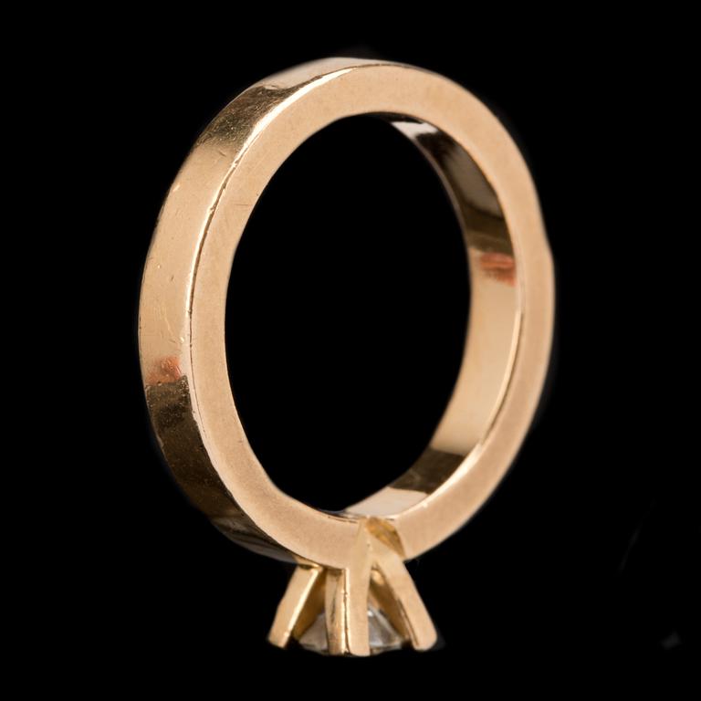 RING, 18k med solitär briljantslipad diamant ca 0,30ct. Vikt ca 3,5g.