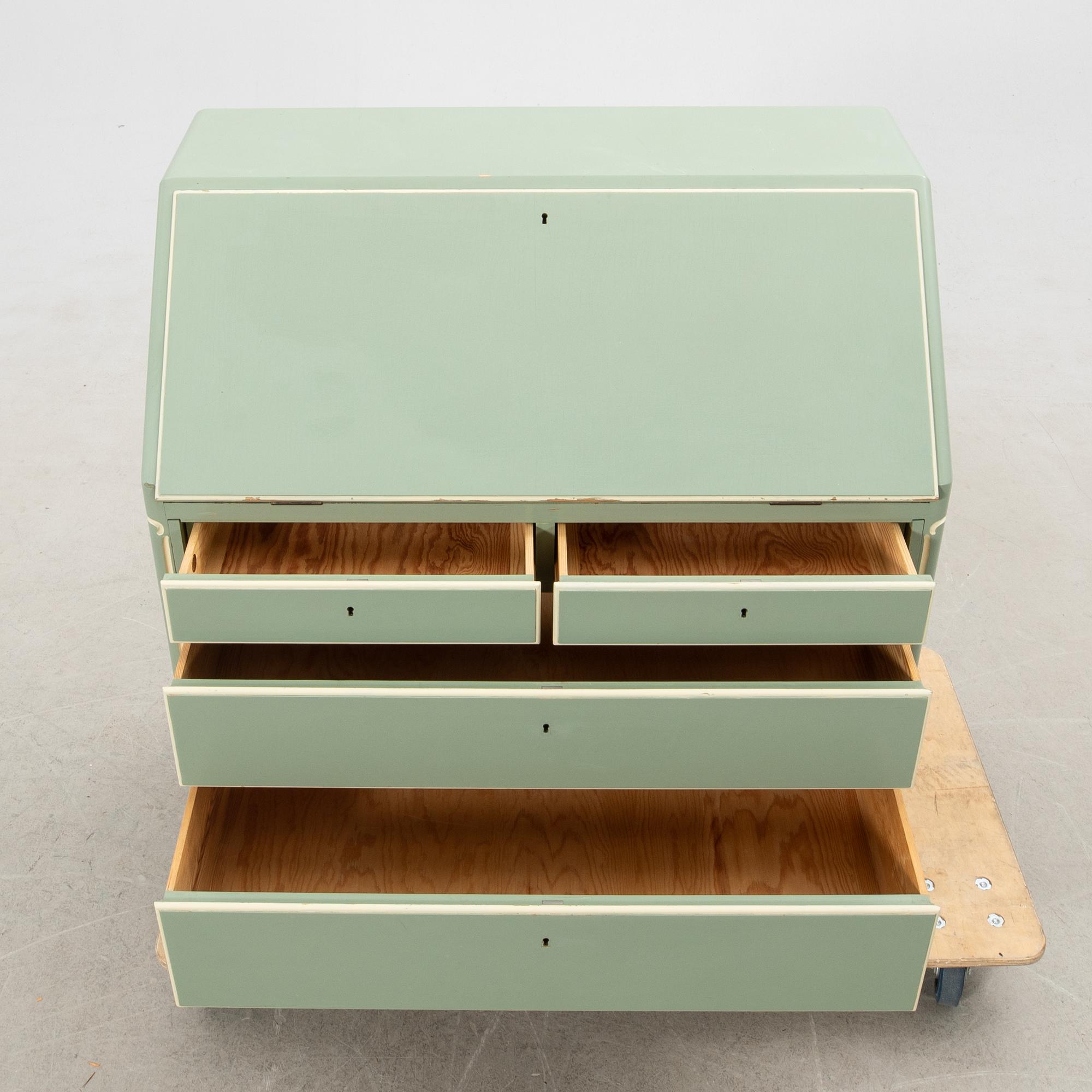 Axel Einar Hjorth, Secretary "Traddis" Nordiska Kompaniet (NK) 1931/32.