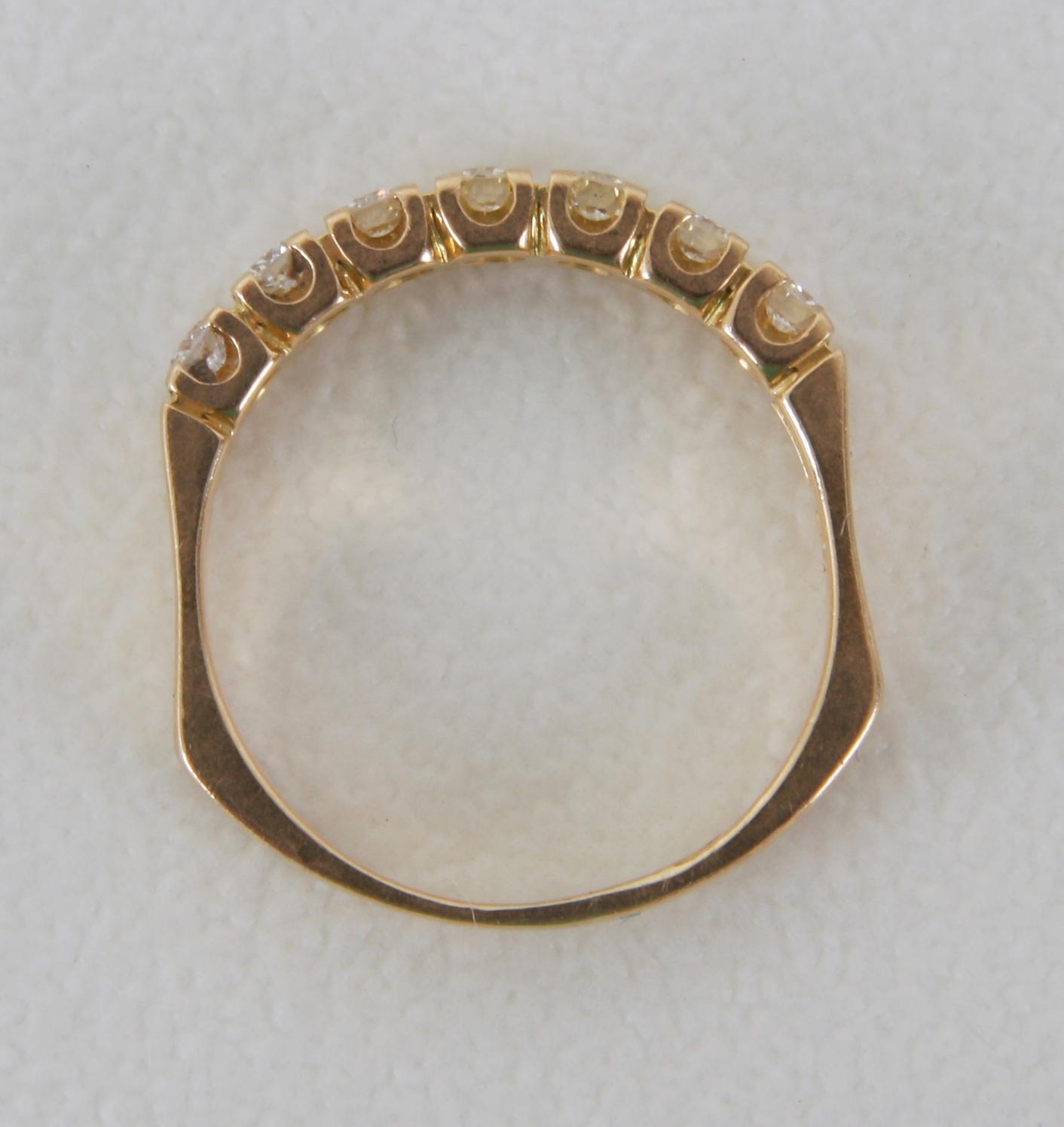 RING, 18K guld med 7 briljanter tot 0,50 WSI enl gravyr.