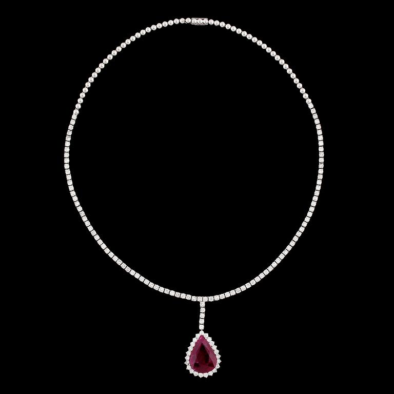 A drop cut ruby, 8.33 cts, and brilliant cut diamond neklace, tot. app. 6 cts.