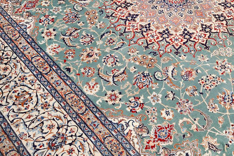 A part silk Nain carpet, so-called 6LAA, approx. 408 x 305 cm.