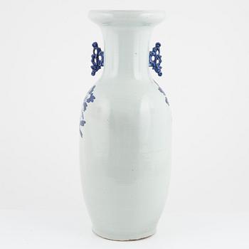 A large Chinese porcelain vase, 19th Century.