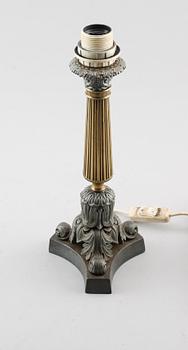 BORDSLAMPA, mässing och metall, senempire, 1800-talets första hälft.