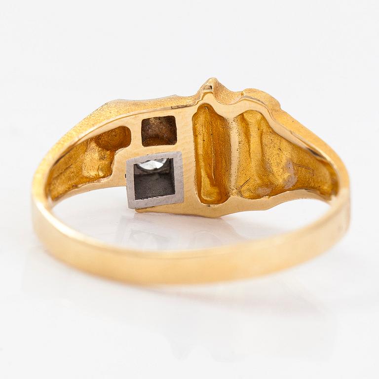 Björn Weckström, ring, "Amalthea", 18K guld, platina och diamant ca 0.06 ct enligt gravyr. Lapponia 1980.