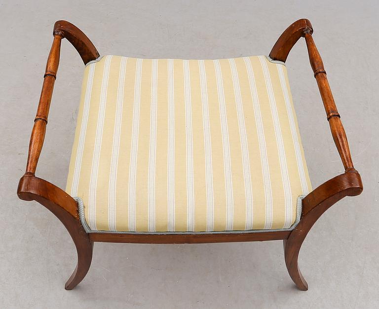 TABURETT, Karl Johan, 1800-talets mitt.