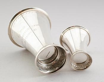 BÄGARE, 2 st, silver, svenska stämplar, 1924/26. Vikt ca 183 gram.