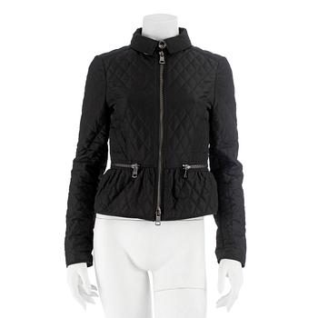 613. BURBERRY, a black quilted jacket, size 40.