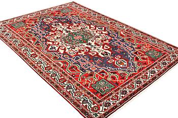 A Bakhtiari carpet a. 310 x 211 cm.
