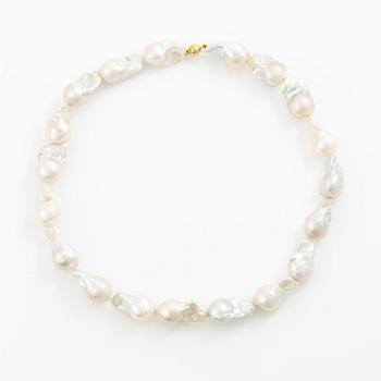 Collier odlade barockformade sötvattenspärlor lås 18K guld.