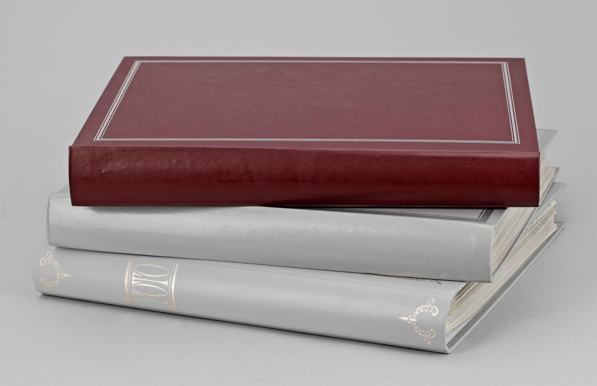 ALBUM 3 st MED KUNGLIGA FOTOGRAFIER, några sign av hovfotografen Bergne. Sverige sent 1950-tal till runt 1973.