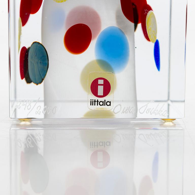 Oiva Toikka, vuosikuutio, signeerattu Oiva Toikka, Nuutajärvi 2003, numeroitu 248/2000.