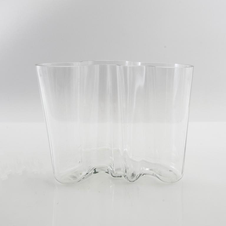 Alvar Aalto, vase model no. 3030 signed Alvar Aalto, Iittala Finland.