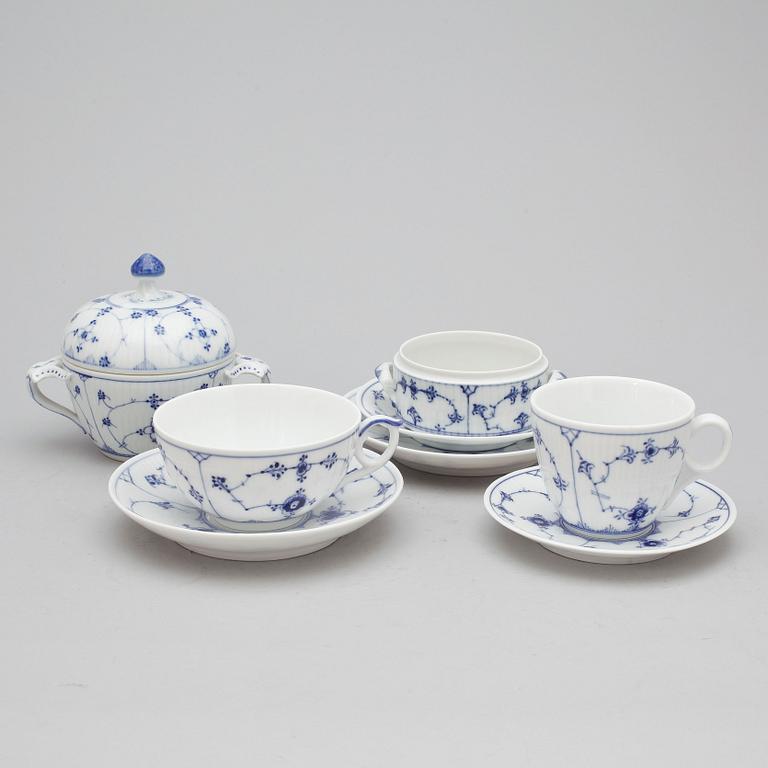 SERVISDELAR, 26 delar, "Musselmalet", Royal Copenhagen samt Bing & Gröndahl.