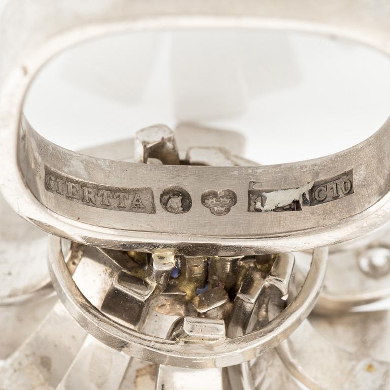 Claës E. Giertta, a ring 18K white gold with sapphire and brilliant-cut diamonds, Stockholm 1977.
