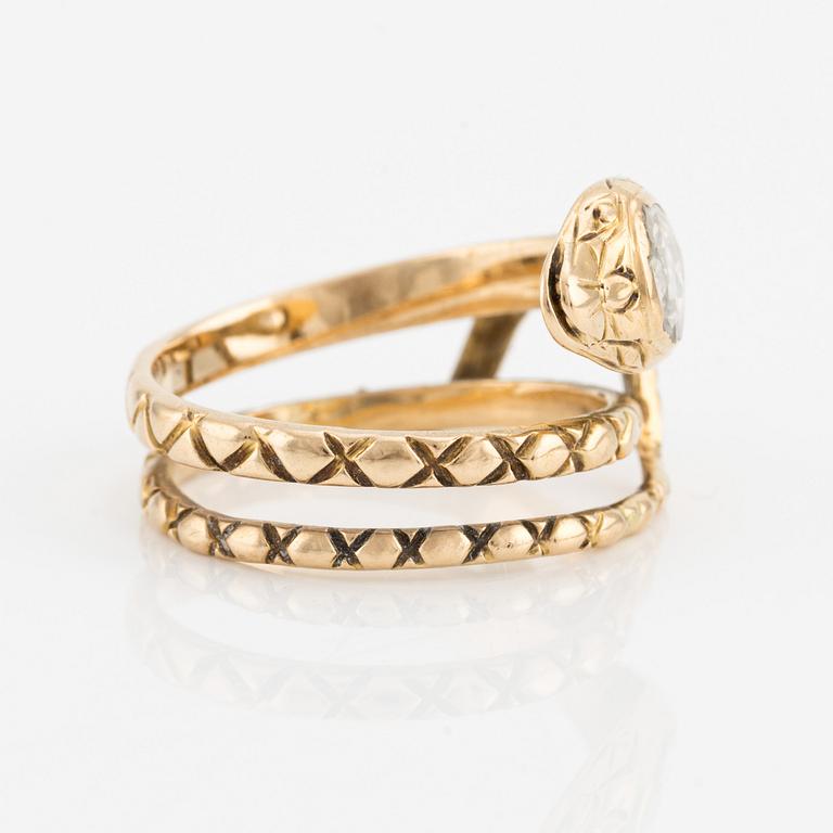 Ring, i form av orm, 18K guld och rosenslipad diamant.