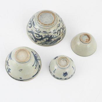 Four blue and white porcleain bowls, China, Ming dynasty, (1368-1644).