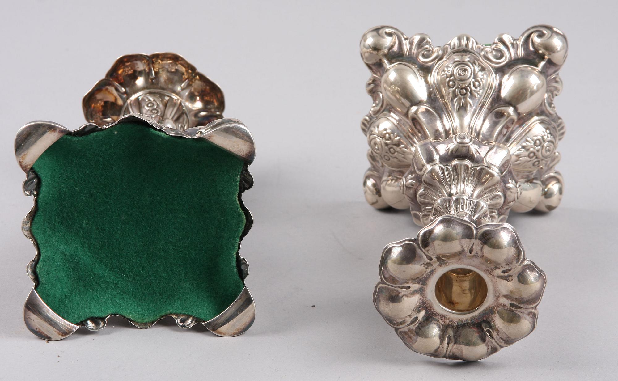 LJUSSTAKAR, ett par, silver, C G Hallberg, Stockholm 1952, barockstil.