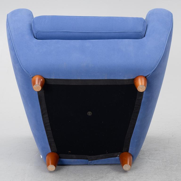 Armchairs, a pair, Ligne Roset, France.