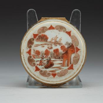 A famille rose 'European Subject' snuffbox with cover, Qing dynasty, Qianlong (1736-95).