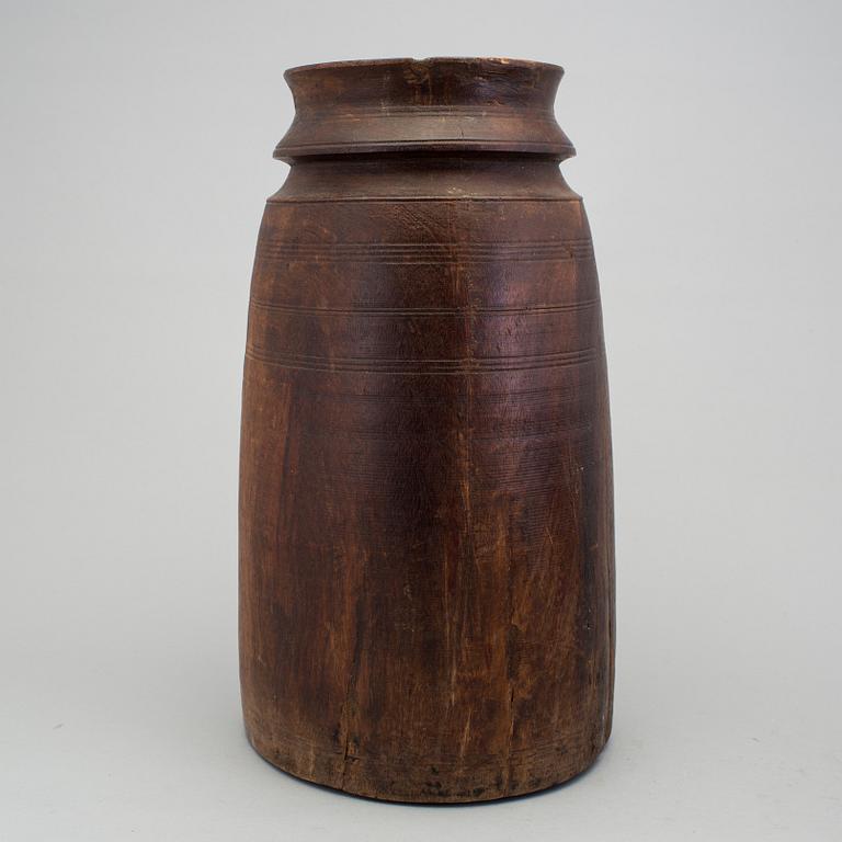 A 17th century lathed container.