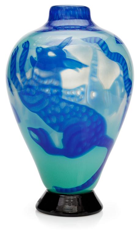 An Ulrica Hydman-Vallien glass vase, Kosta.