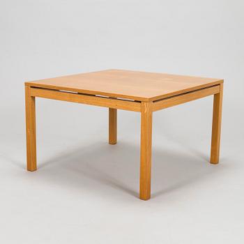 A mid-20th century coffee table.