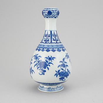 A Chinese blue and white 'Garlic-head' vase, Republic, with a Qianlong seal mark.