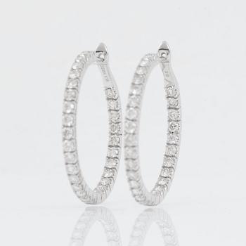 ÖRHÄNGEN med briljantslipade diamanter, 2.89 ct enligt gravyr.