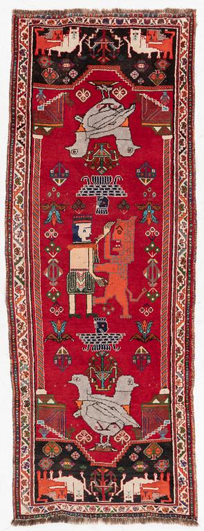 A Shiraz runner, approx. 245 x 89-92 cm.