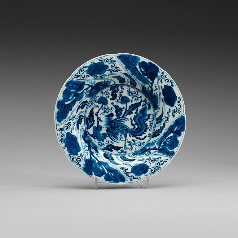 A blue and white charger, Qing dynasty, Kangxi (1662-1722).