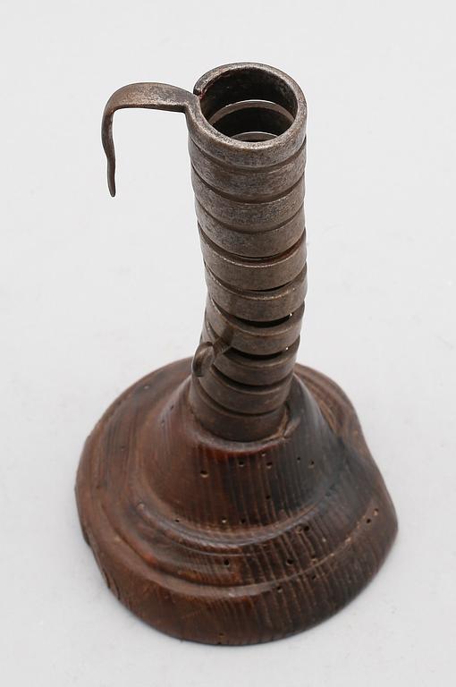 LJUSSTAKE, smide och trä, 1700-tal.