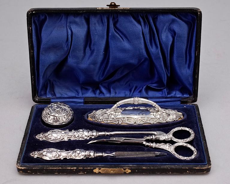 MANIKYRSET, 5 delar, silver, Aide and Lovekind ltd, Birmingham, 1912-13.