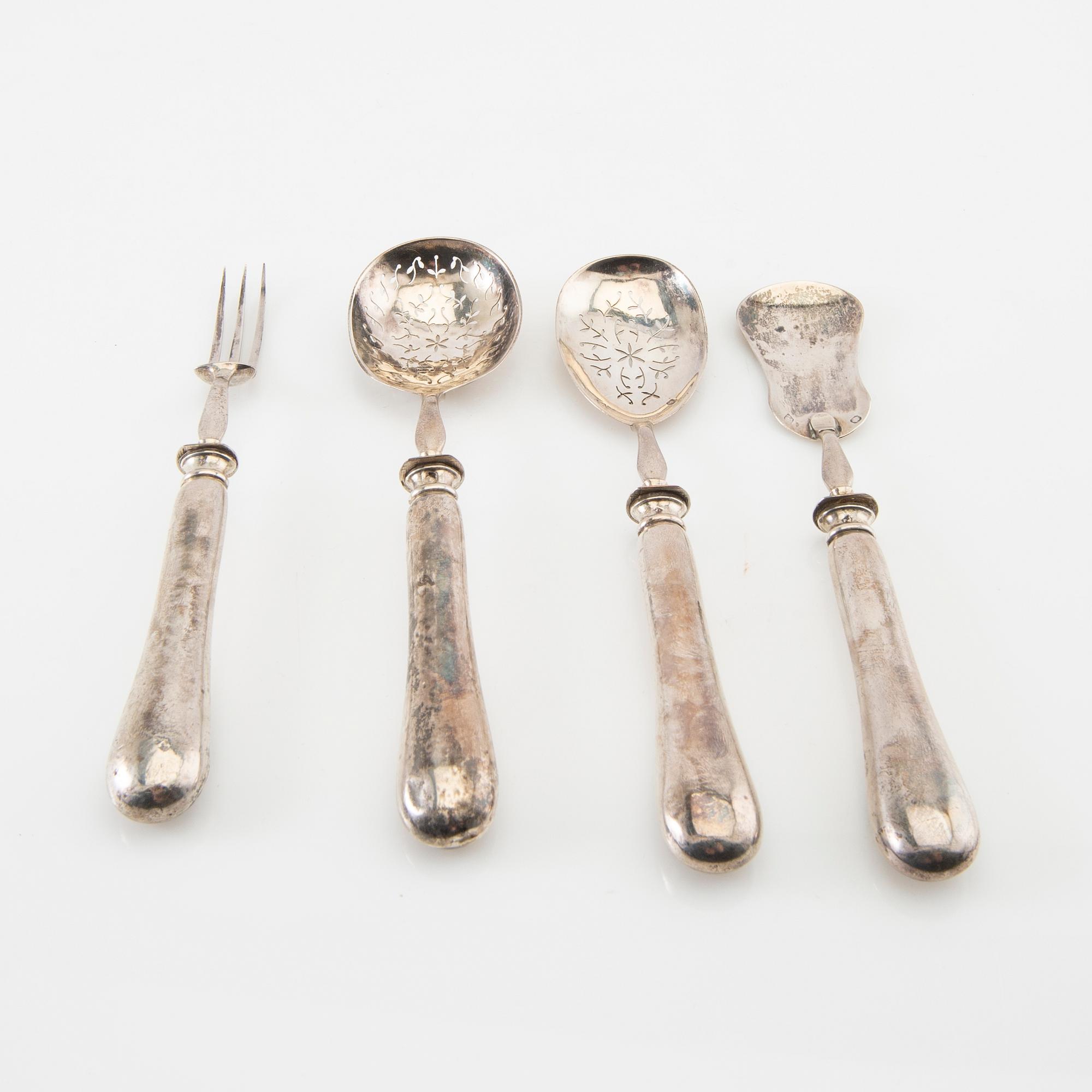 Serving utensils, 4 pieces in case, silver, Paris, late 19th century.