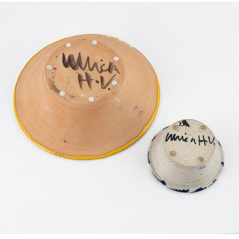 Ulrica Hydman-Vallien, two signed ceramic bowls, unique.
