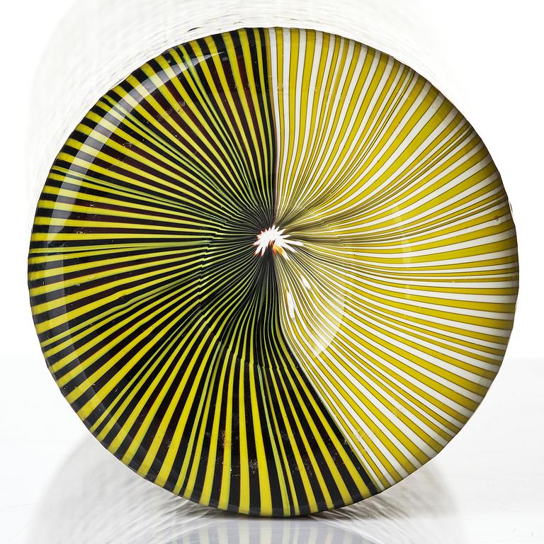 Carlo Scarpa, a rare "Tessuto bicolore" glass vase, model 4551, Venini, Murano, Italy 1945-48.