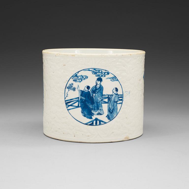 A blue and white brush pot, Qing dynasty, Kangxi (1662-1722).