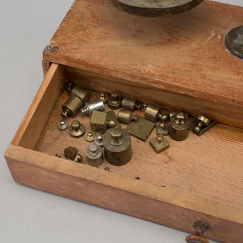 TWO PAIRS OF SCALES, weights, 19th/20th century.