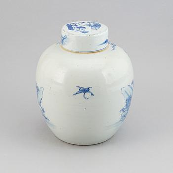 A large blue and white jar, Qing dynasty, 19th Century.