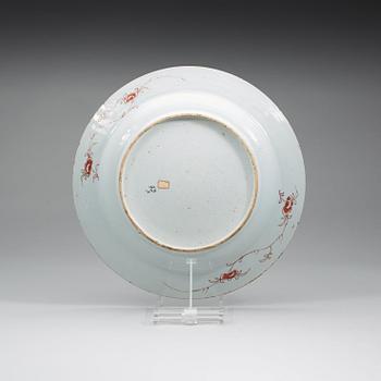 A large famille verte serving dish, Qing dynasty, Kangxi (1662-1722).