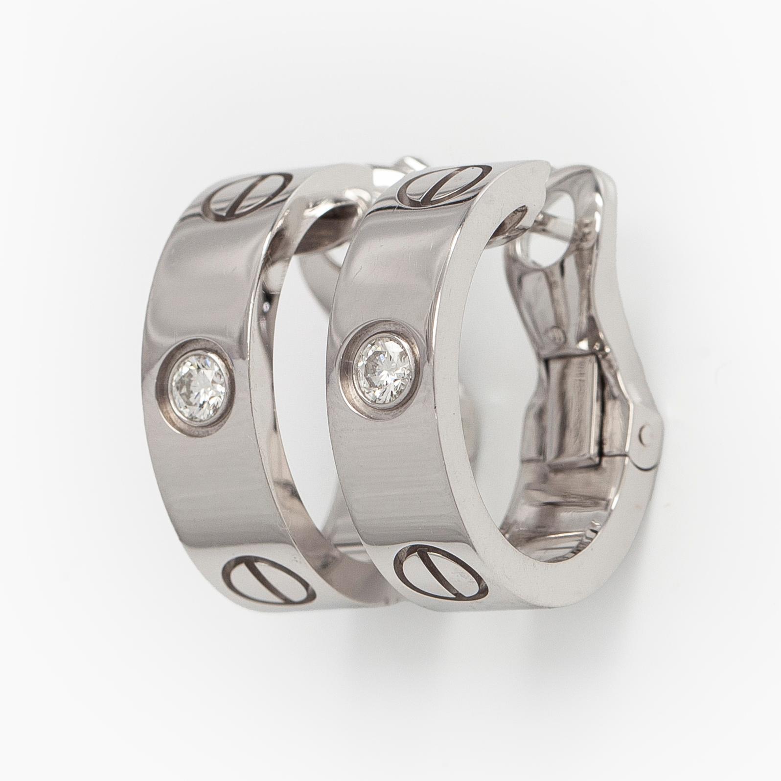 Cartier, Korvakorut, "Love", 18K valkokultaa, briljanttihiottuja timantteja.