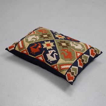 A cushion, flat weave, ca 54 x 76 cm, Sweden first half of the 20th century.