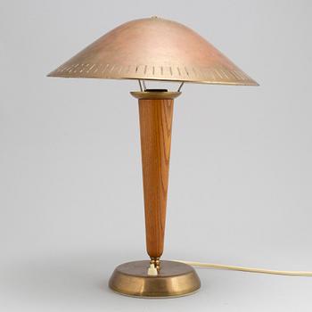 A mid 20th Century modell EA1288 table lamp from Asea.