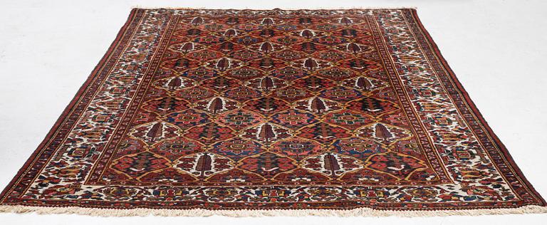 Rug, Bakhtiari, ca 310 x 210 cm.