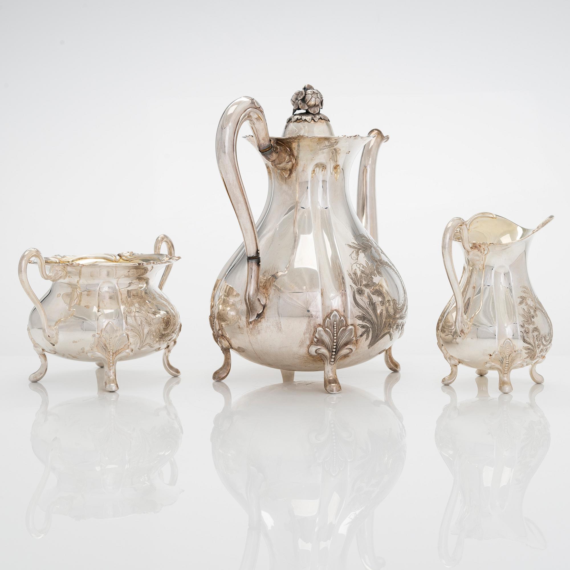 Kaffeservis, 5 delar, silver, Osuusliike Kultaseppä r.l., Åbo 1937, och T.J. Lahti, Viborg 1922.