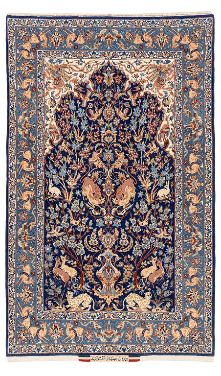 Matta, semiantik Isfahan, Centrala Persien, part silk, signerad, ca 175 x 106 cm.