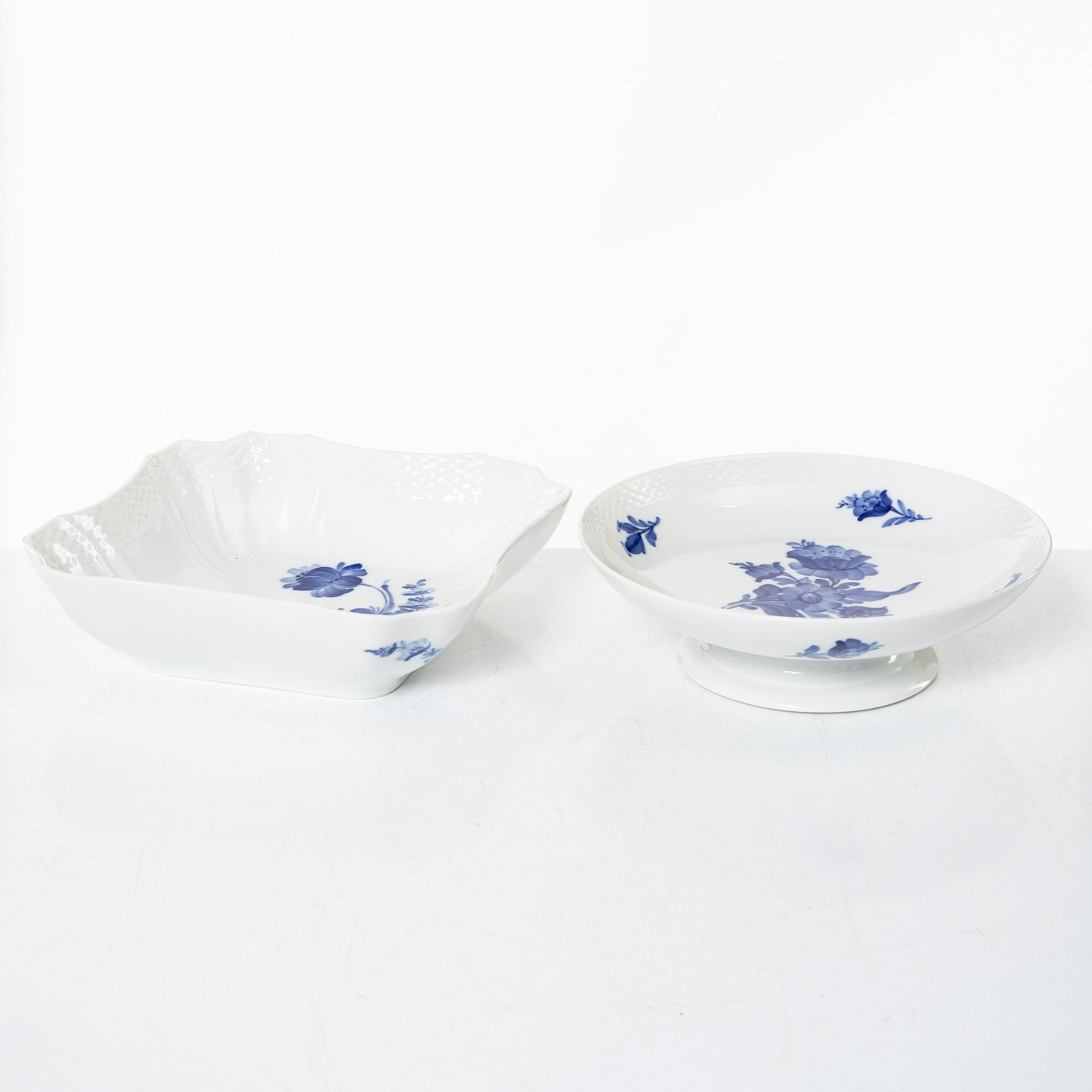 Royal Copenhagen, servisdelar, 67 delar, "Blå blomst", Danmark.